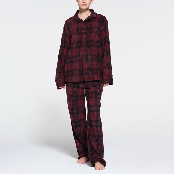 SKIMS Fleece Sleep Unisex Sleep Set in Wine Plaid Size M Medium NWT - Picture 1 of 4